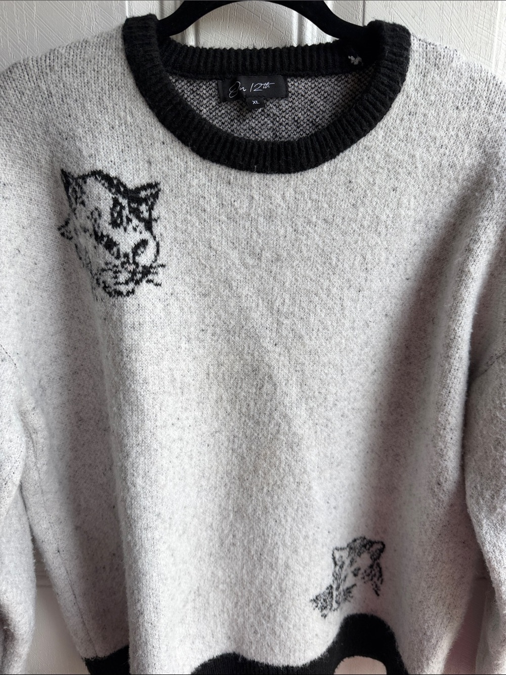 Cat Sweater XL Black White Fuzzy Knit Cat Face Pullover - Picture 2 of 7